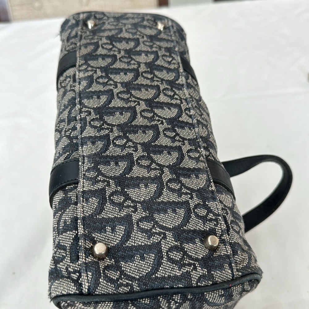 🎉🎉SOLD 🎉🎉 Authentic Dior small shoulder bag - Picture 6 of 13